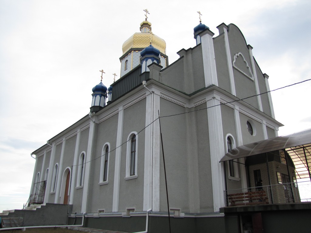 Крещатик. Крещатицкий Иоанно-Богословский мужской монастырь. фасады