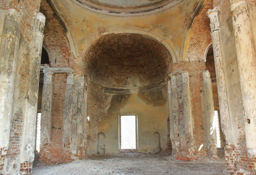 Церковь Казанской иконы Божией Матери, Чеберчино (Дубёнский район, Республика Мордовия). интерьер и убранство, Вид основного объема через западный портал