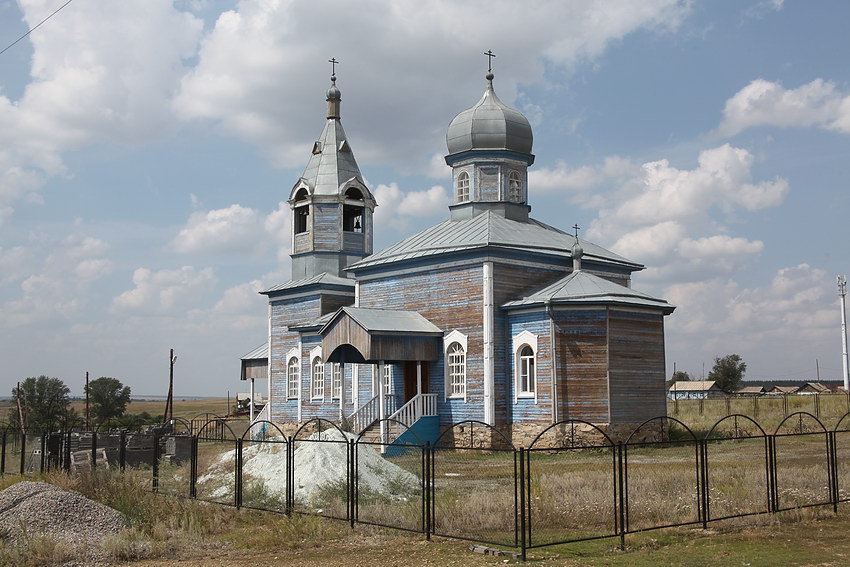 Церковь Петра и Павла, Неплюевка (Карталинский район, Челябинская область). фасады