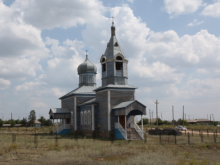 Неплюевка. Церковь Петра и Павла. фасады