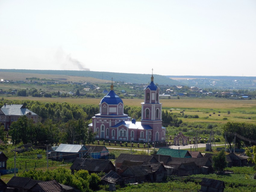 Церковь Михаила Архангела, Кармалы (Нижнекамский район, Республика Татарстан). общий вид в ландшафте