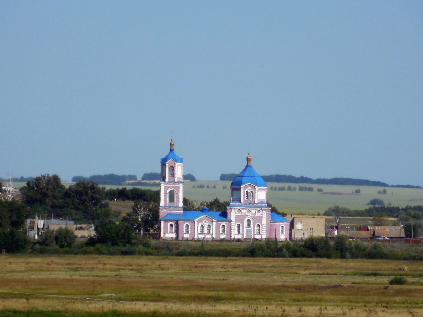 Церковь Михаила Архангела, Кармалы (Нижнекамский район, Республика Татарстан). общий вид в ландшафте