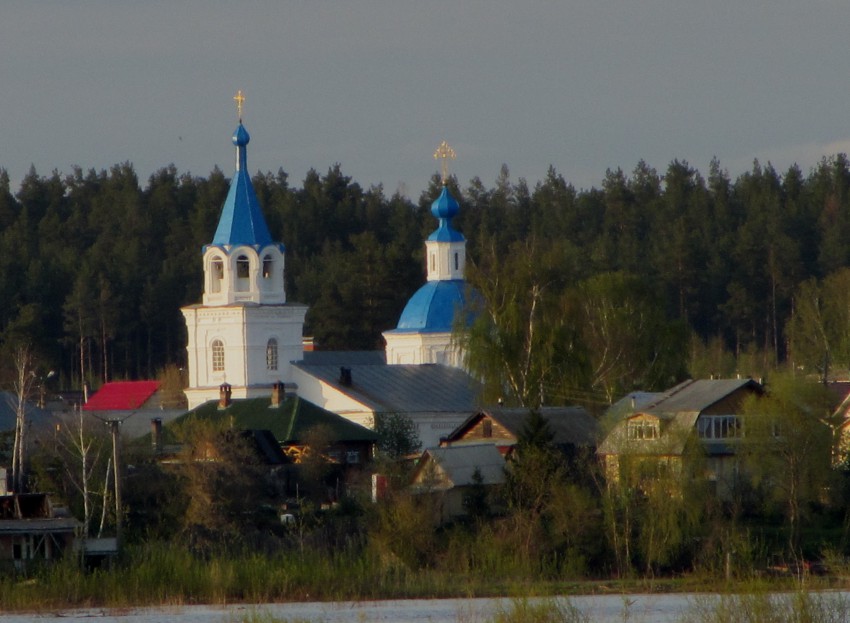 Кокшайск. Церковь Покрова Пресвятой Богородицы. общий вид в ландшафте