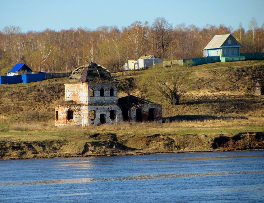 Церковь Покрова Пресвятой Богородицы, Покровское (Горномарийский район, Республика Марий Эл). общий вид в ландшафте