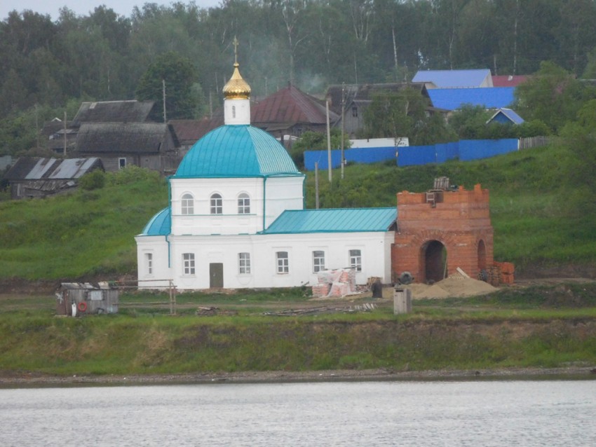 Покровское. Церковь Покрова Пресвятой Богородицы. общий вид в ландшафте, Ведется строительство колокольни