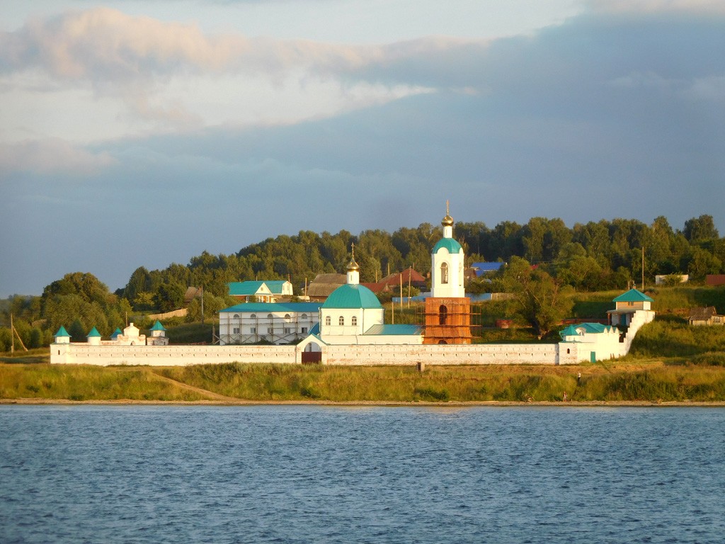 Церковь Покрова Пресвятой Богородицы, Покровское (Горномарийский район, Республика Марий Эл). общий вид в ландшафте, подворье Покровской церкви