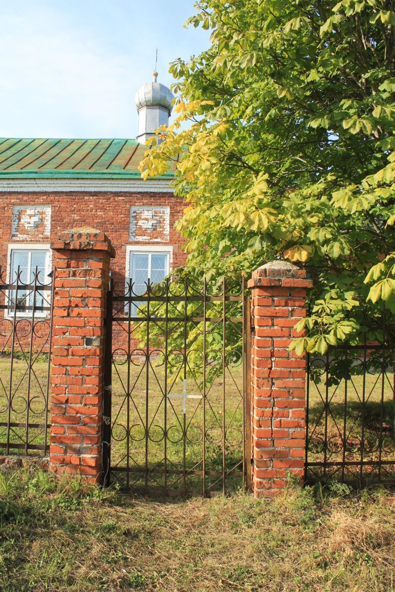 Церковь Воздвижения Креста Господня, Емангаши (Горномарийский район, Республика Марий Эл). дополнительная информация, Церковная ограда
