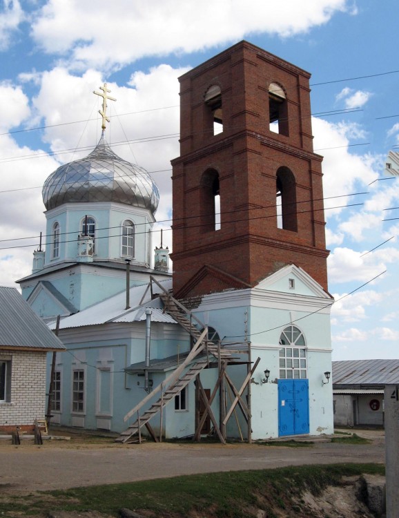Сотнур. Церковь Троицы Живоначальной. документальные фотографии, Вид церкви с восстанавливаемой колокольней с северо-западной стороны