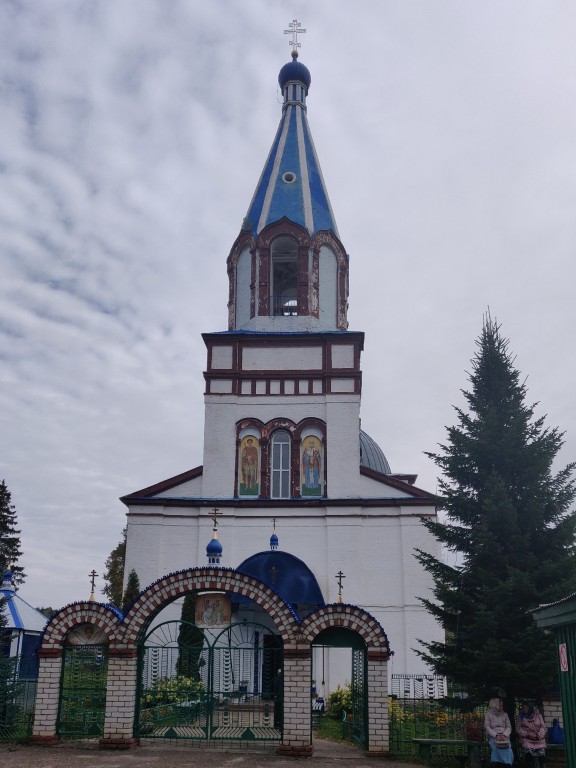 Новые Параты. Церковь Димитрия Солунского. фасады