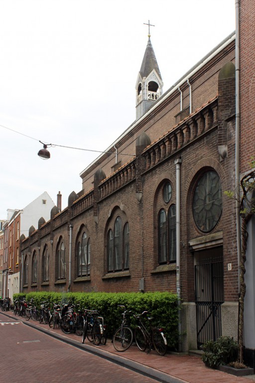 Амстердам. Церковь Николая Чудотворца. фасады, Церковь Tichelkerk со стороны улицы Tichelstraat. 