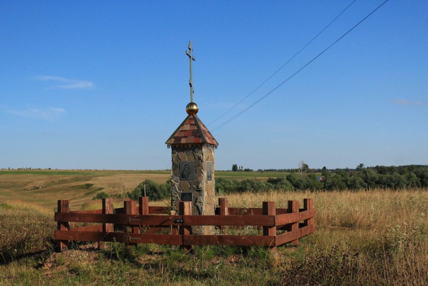 Карай. Часовня Казанской иконы Божией Матери. общий вид в ландшафте