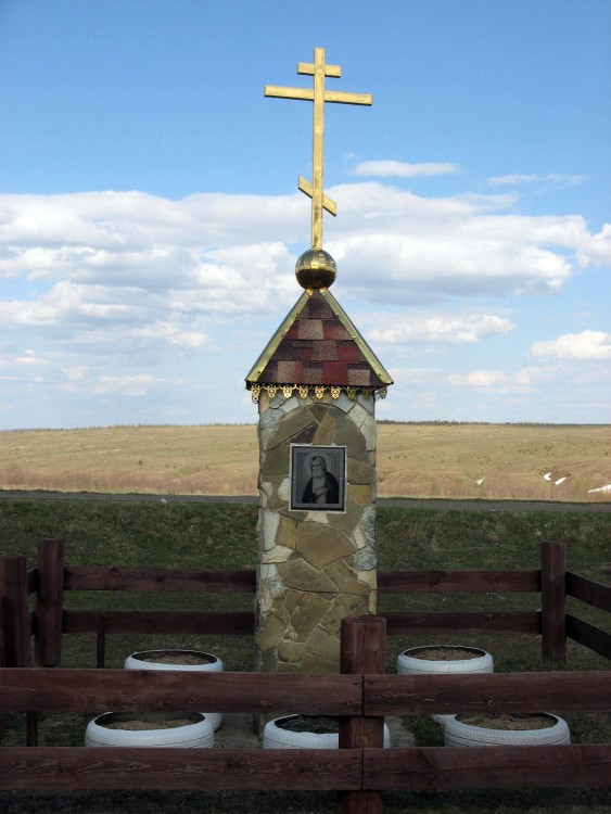 Часовня Казанской иконы Божией Матери, Карай (Волжский район и г. Волжск, Республика Марий Эл). фасады, Западный фасад часовни с иконой Серафима Саровского