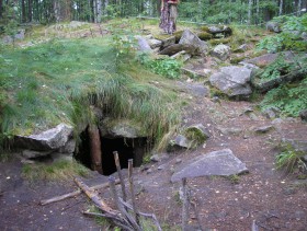 Веры, остров. Пещерный комплекс старообрядческого скита на острове Веры озера Тургояк