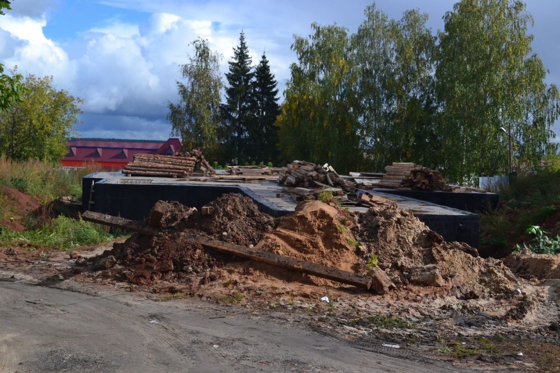 Церковь Покрова Пресвятой Богородицы, Красные Баки (Краснобаковский район, Нижегородская область). дополнительная информация, рядом заложен новый храм