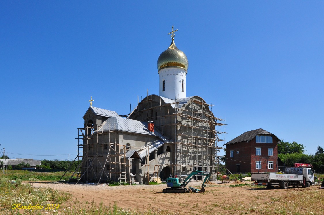 Церковь Рождества Пресвятой Богородицы, Поварово (Солнечногорский городской округ, Московская область). документальные фотографии, Церковь Рождества Пресвятой Богородицы. не ранее 2003г. Московская область, Солнечногорский район, пос. Поварово, ул.Дзержинского.