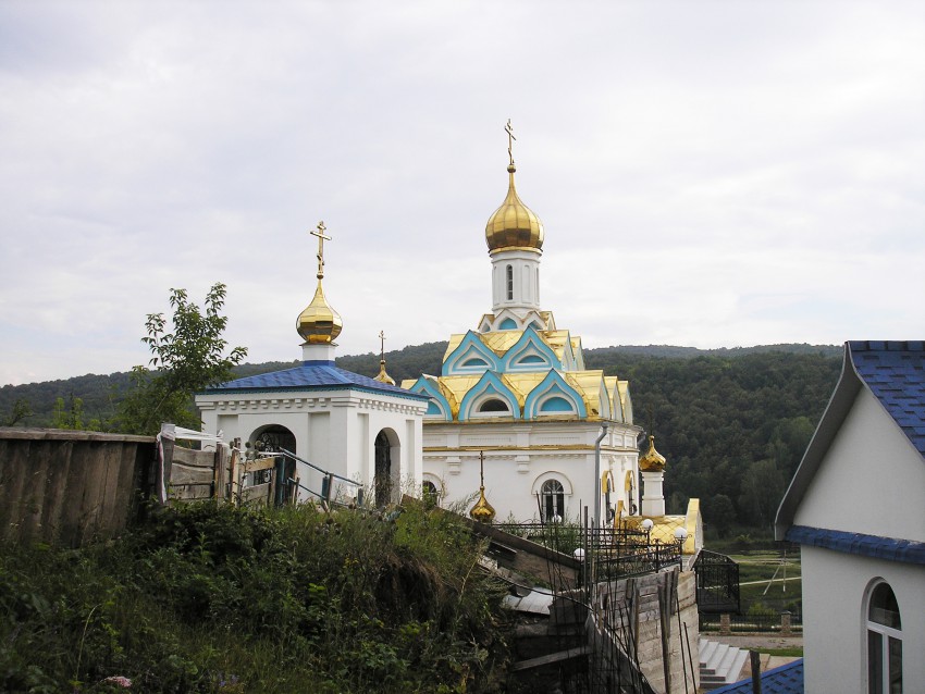 Курорта. Богородице-Табынский женский монастырь. Колокольня. общий вид в ландшафте