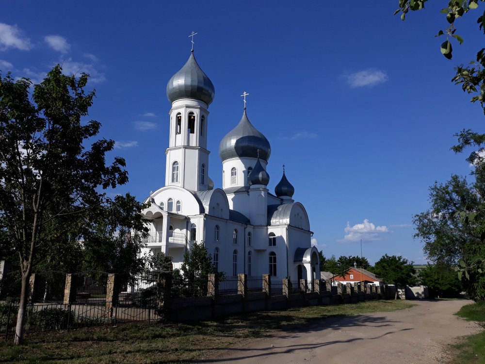 Светлый. Церковь Димитрия Солунского. фасады