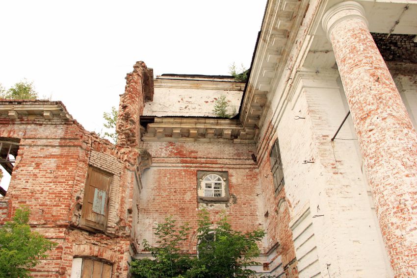 Церковь Преображения Господня, Вожгалы (Кумёнский район, Кировская область). архитектурные детали, Разруха