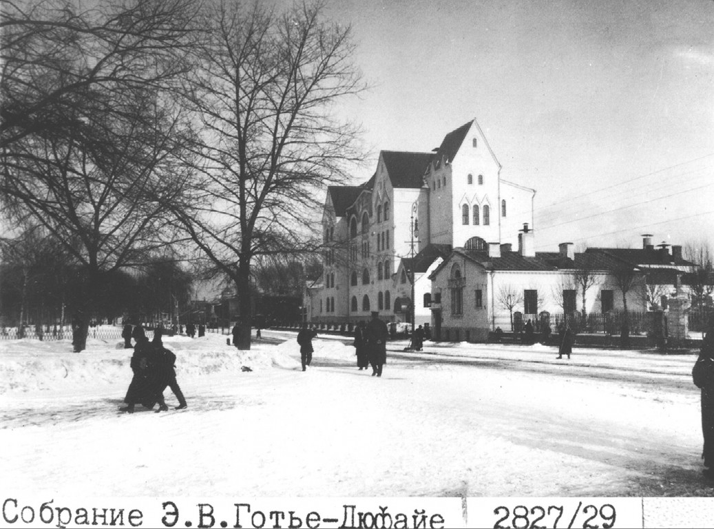 Неизвестная домовая церковь при 88-м бывшем городском Пушкино-Хамовническом госпитале в здании Начальных училищ, Хамовники (Центральный административный округ (ЦАО), г. Москва). архивная фотография, Автор:Э.В. Готье-Дюфайе