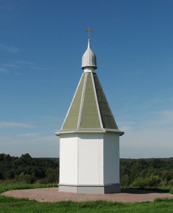 Никольское. Часовня Бориса и Глеба. общий вид в ландшафте