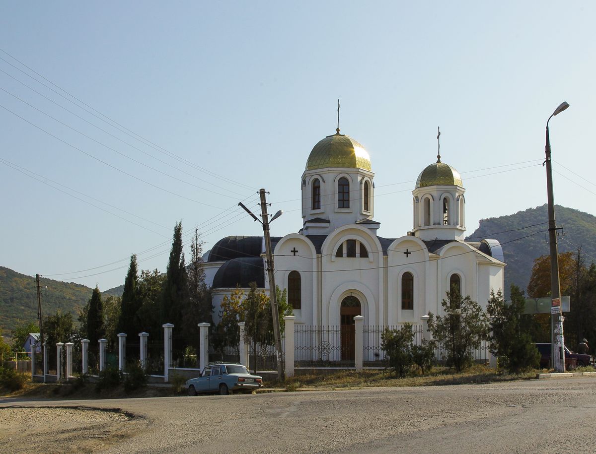 общий вид в ландшафте. Церковь Вознесения Господня, Щебетовка (Феодосия, город, Республика Крым)