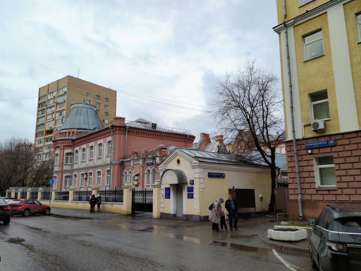 Неизвестная часовня при институте лечения раковых опухолей им. Морозова, Хамовники (Центральный административный округ (ЦАО), г. Москва). фасады