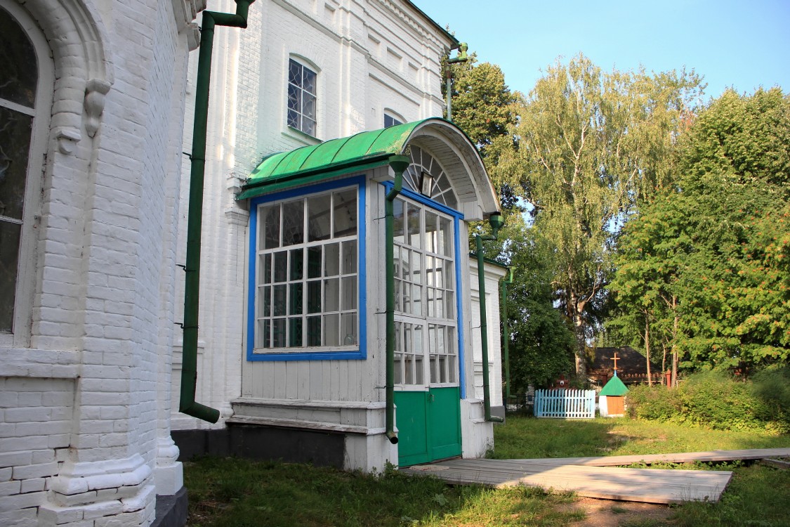 Церковь Покрова Пресвятой Богородицы, Падерино (Кикнурский район, Кировская область). архитектурные детали, Южный вход в холодный храм.