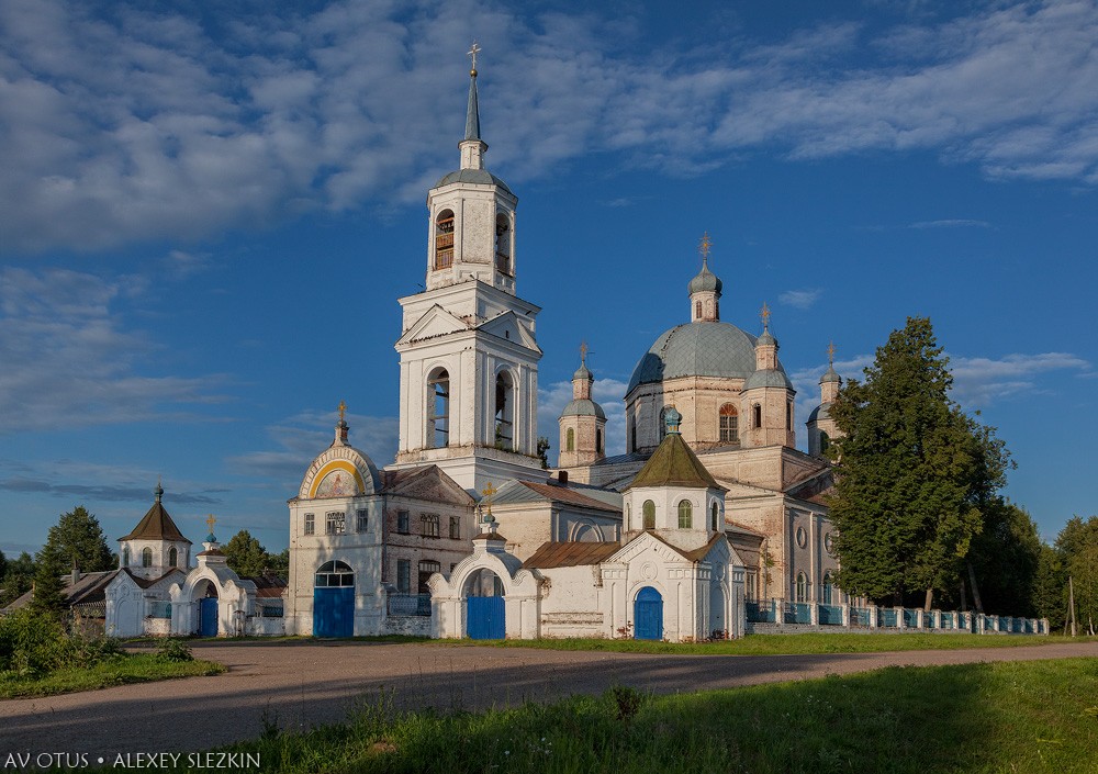 Русские Краи. Церковь Троицы Живоначальной. фасады