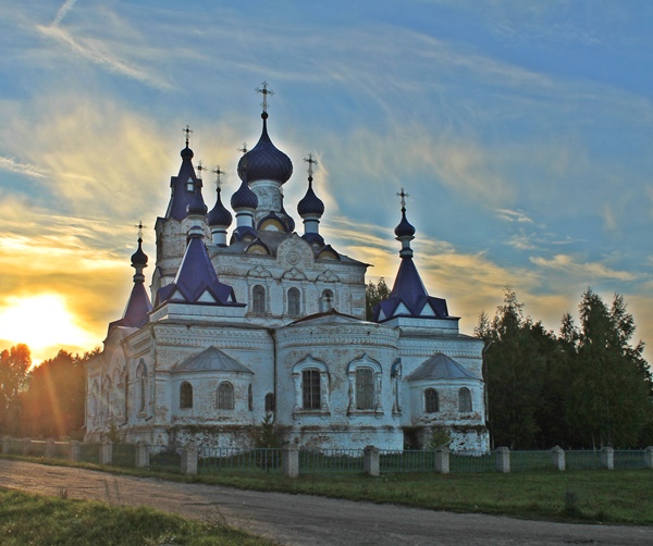 Шапта. Церковь Владимирской иконы Божией Матери. общий вид в ландшафте