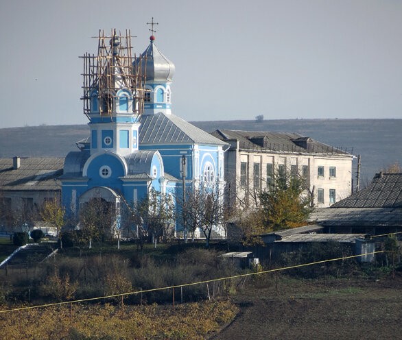 Церковь Георгия Победоносца, Бешалма (Гагаузия, АТО, Молдова). общий вид в ландшафте