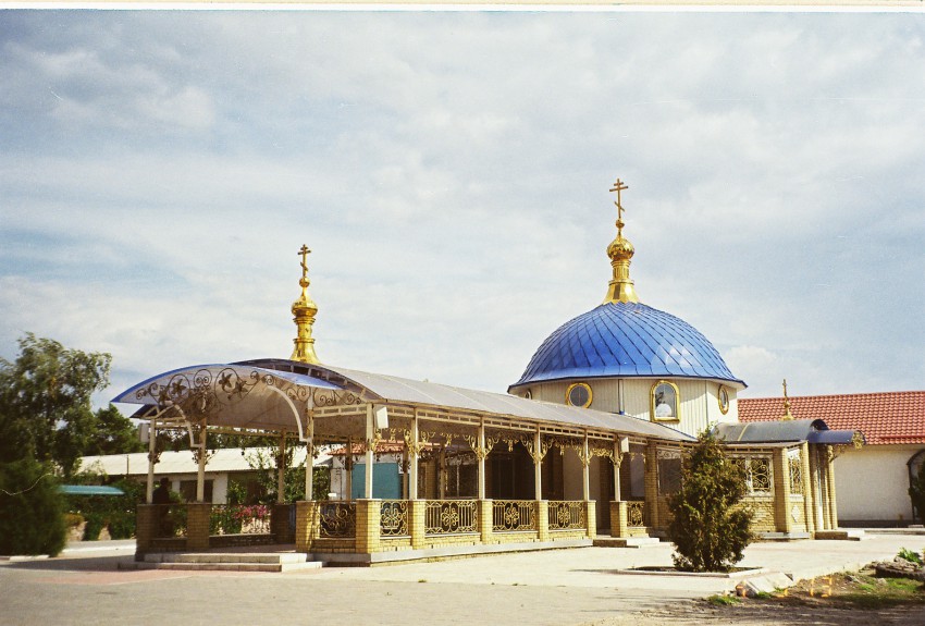 Касперовский женский монастырь, Грузско-Ломовка (Макеевский район, Украина, Донецкая область). фасады, Летний храм, освященный в честь cвятителя Иннокентия Херсонского