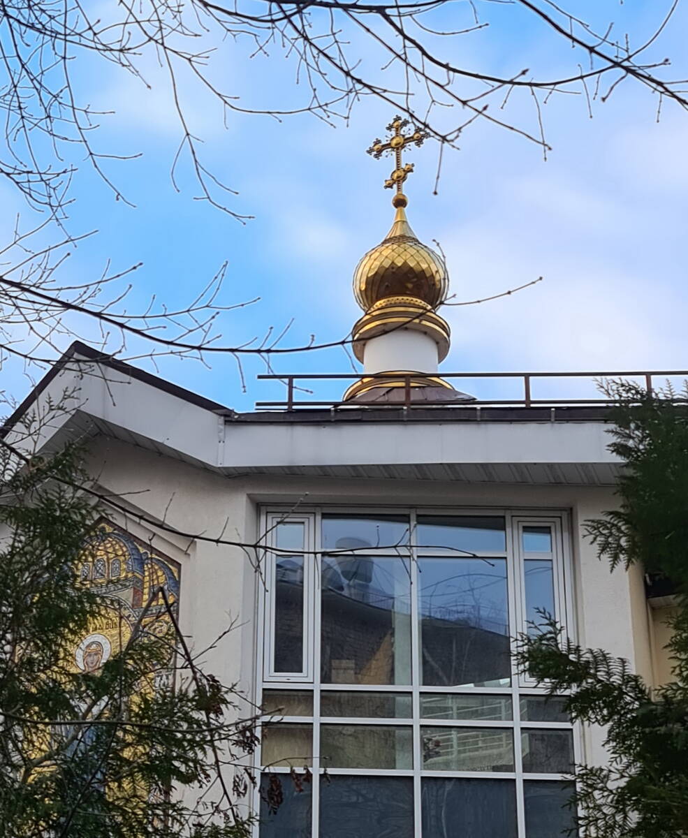 Домовая церковь Веры, Надежды, Любови и матери их Софии при Свято-Софийском детском доме, Ломоносовский (Юго-Западный административный округ (ЮЗАО), г. Москва). архитектурные детали, Завершение  основгого объема