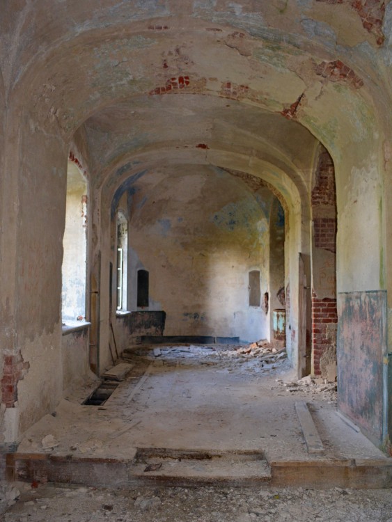 Церковь Вознесения Господня, Высокое (Кесовогорский район, Тверская область). интерьер и убранство, Восточная сторона левого придела нижнего храма