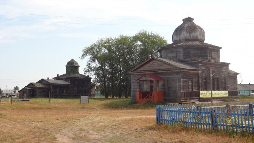 Храмовый комплекс. Церкви Введения во храм Пресвятой Богородицы и Спаса Нерукотворного Образа, Погост (Пиньгиша) (Холмогорский район, Архангельская область). общий вид в ландшафте