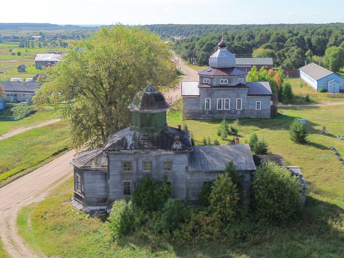 Храмовый комплекс. Церкви Введения во храм Пресвятой Богородицы и Спаса Нерукотворного Образа, Погост (Пиньгиша) (Холмогорский район, Архангельская область). фасады