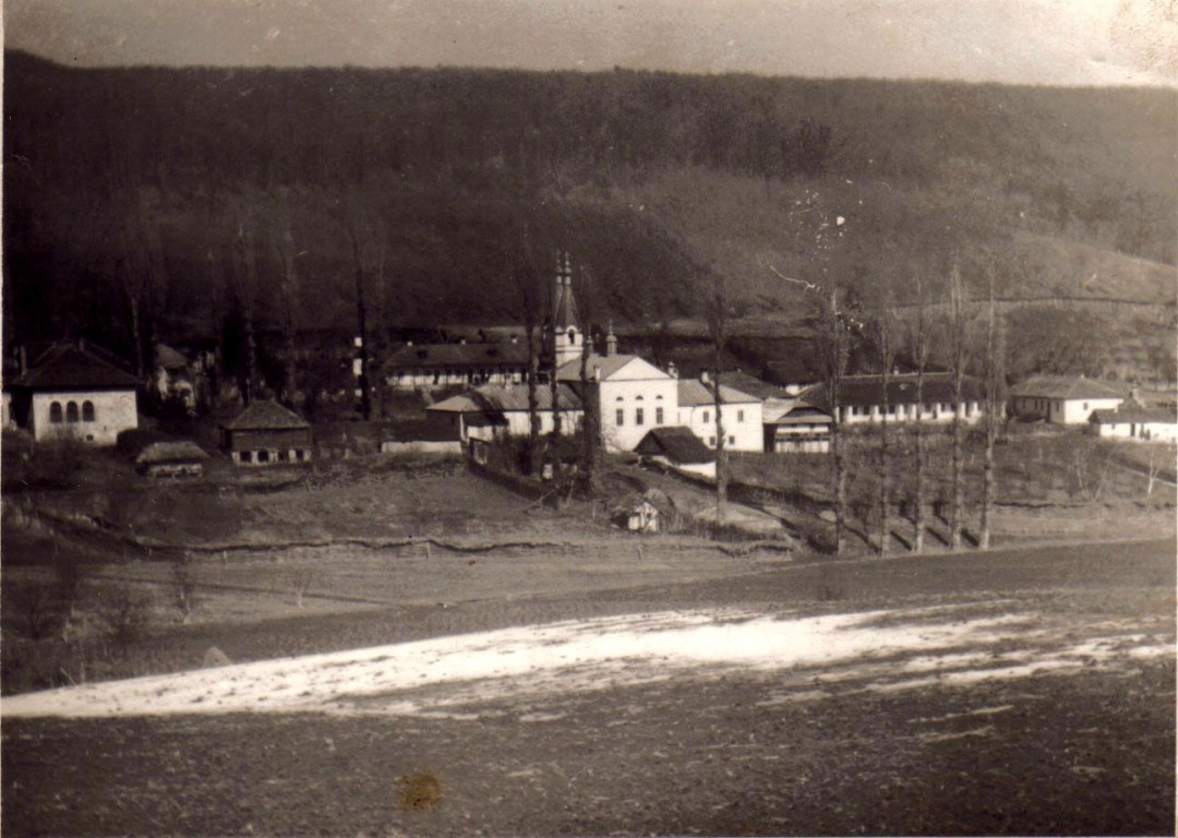 Цыганешты. Цыганештский Успенский монастырь. архивная фотография, Фото с сайта: http://manastireatiganesti.md/ru/imagini-de-epoca