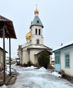 Церковь Георгия Победоносца (новая), Вид с запада, справа фрагмент старой церкви<br>, Шу, Жамбылская область, Казахстан