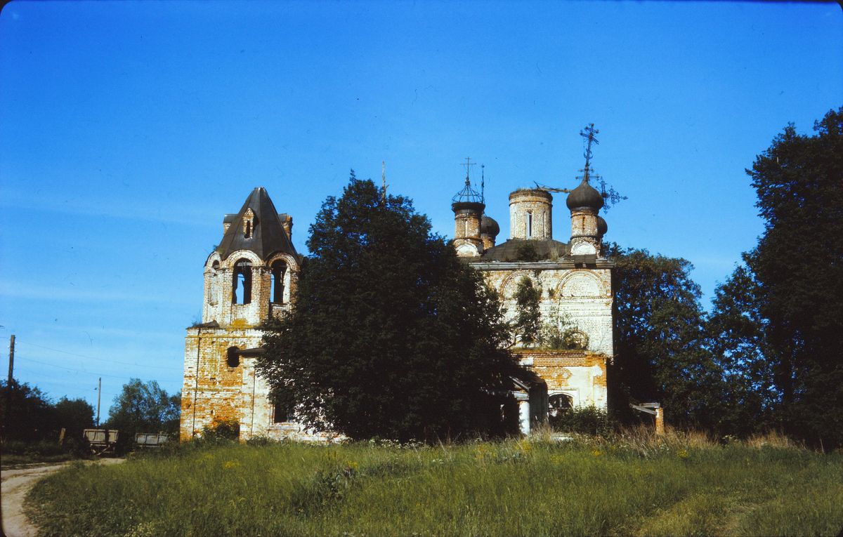 Всё надо делать вовремя- и фотографировать, и реставрировать!, фасады. Церковь Николая Чудотворца, Николо-Гастунь (Белёвский район, Тульская область)