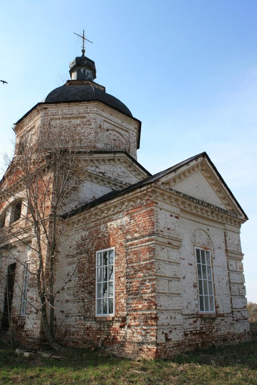 Лом. Церковь Покрова Пресвятой Богородицы. фасады