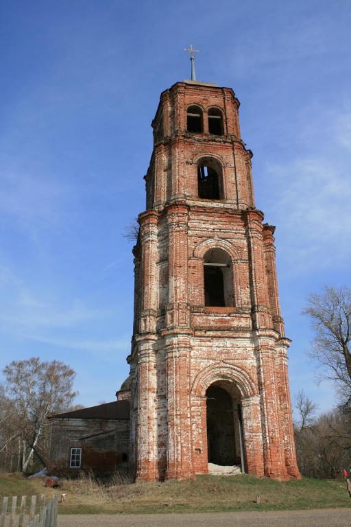 Лом. Церковь Покрова Пресвятой Богородицы. фасады