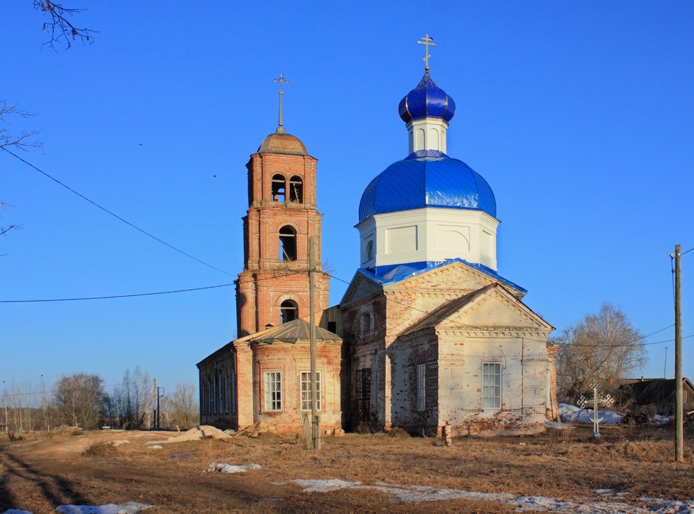 Лом. Церковь Покрова Пресвятой Богородицы. фасады, Вид с юго-востока