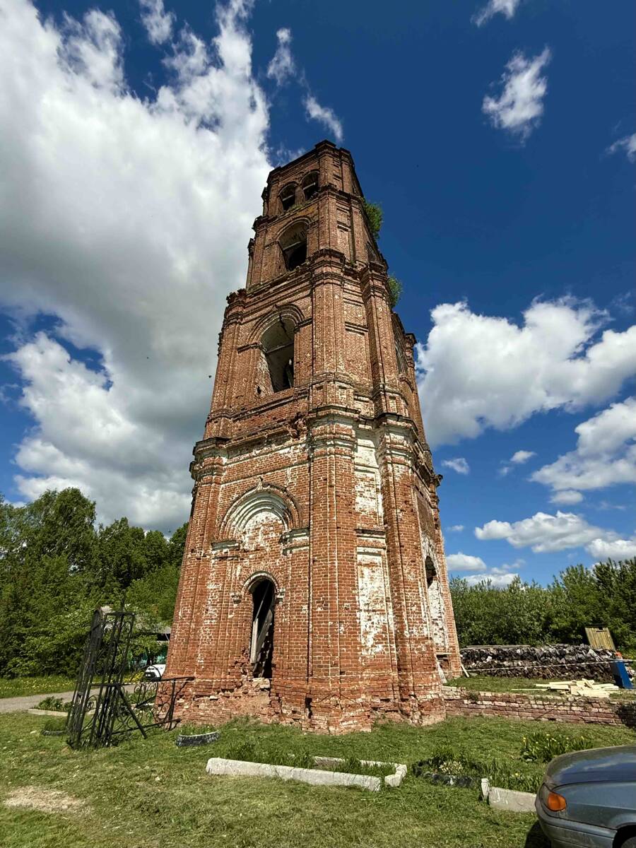 Церковь Покрова Пресвятой Богородицы, Лом (Яранский район, Кировская область). архитектурные детали