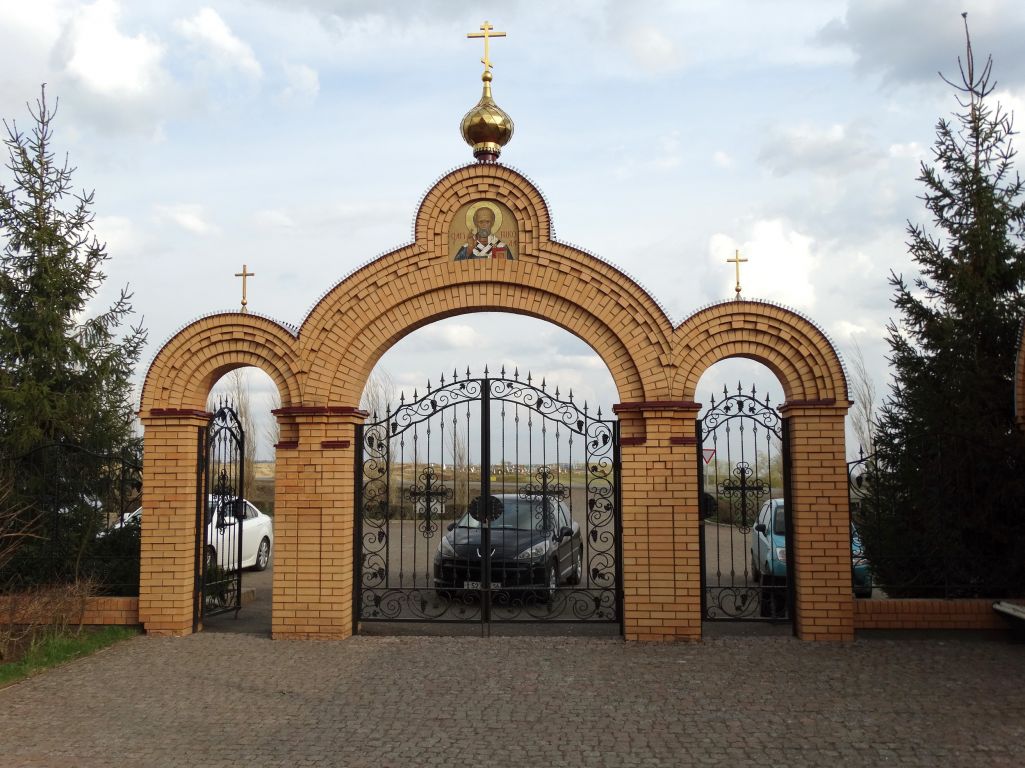 Церковь Матроны Московской, Майорское (Сакмарский район, Оренбургская область). дополнительная информация, Врата храма.