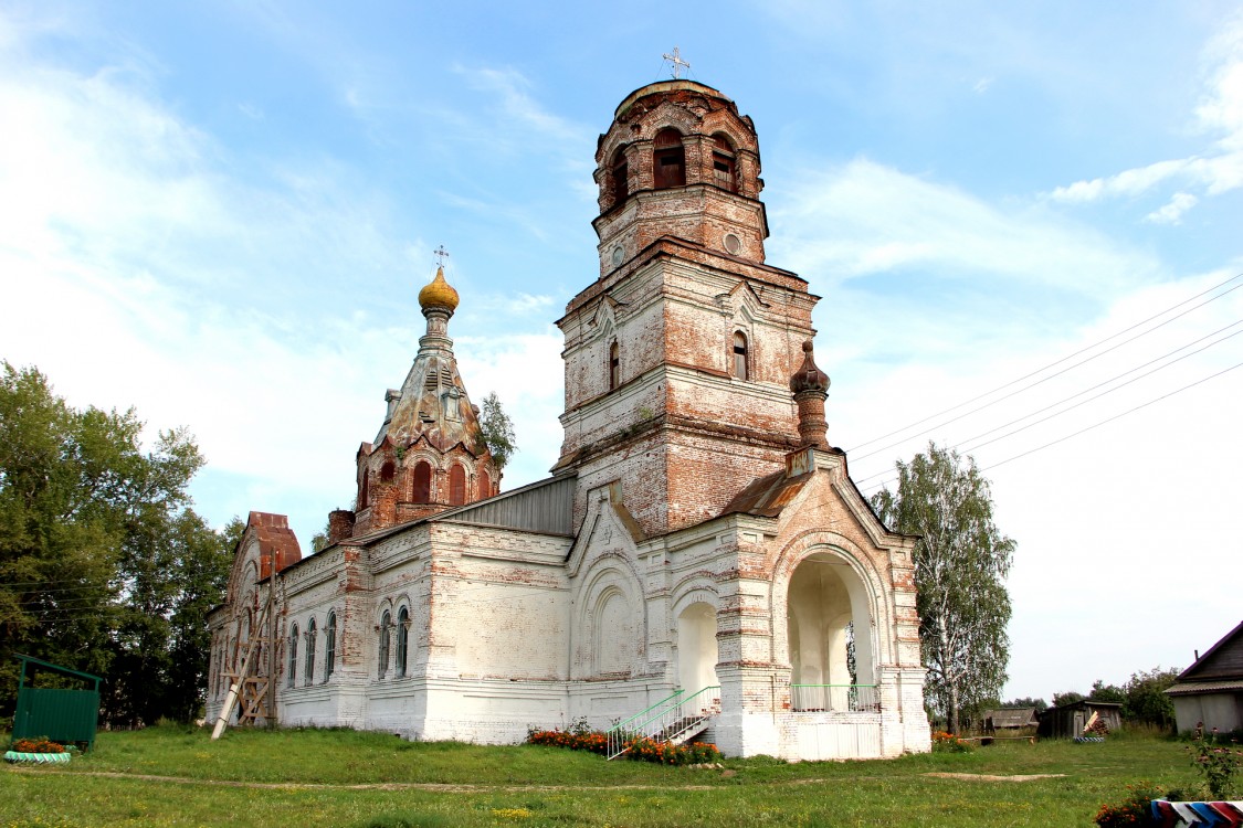 Церковь Троицы Живоначальной, Люмпанур (Санчурский район, Кировская область). фасады