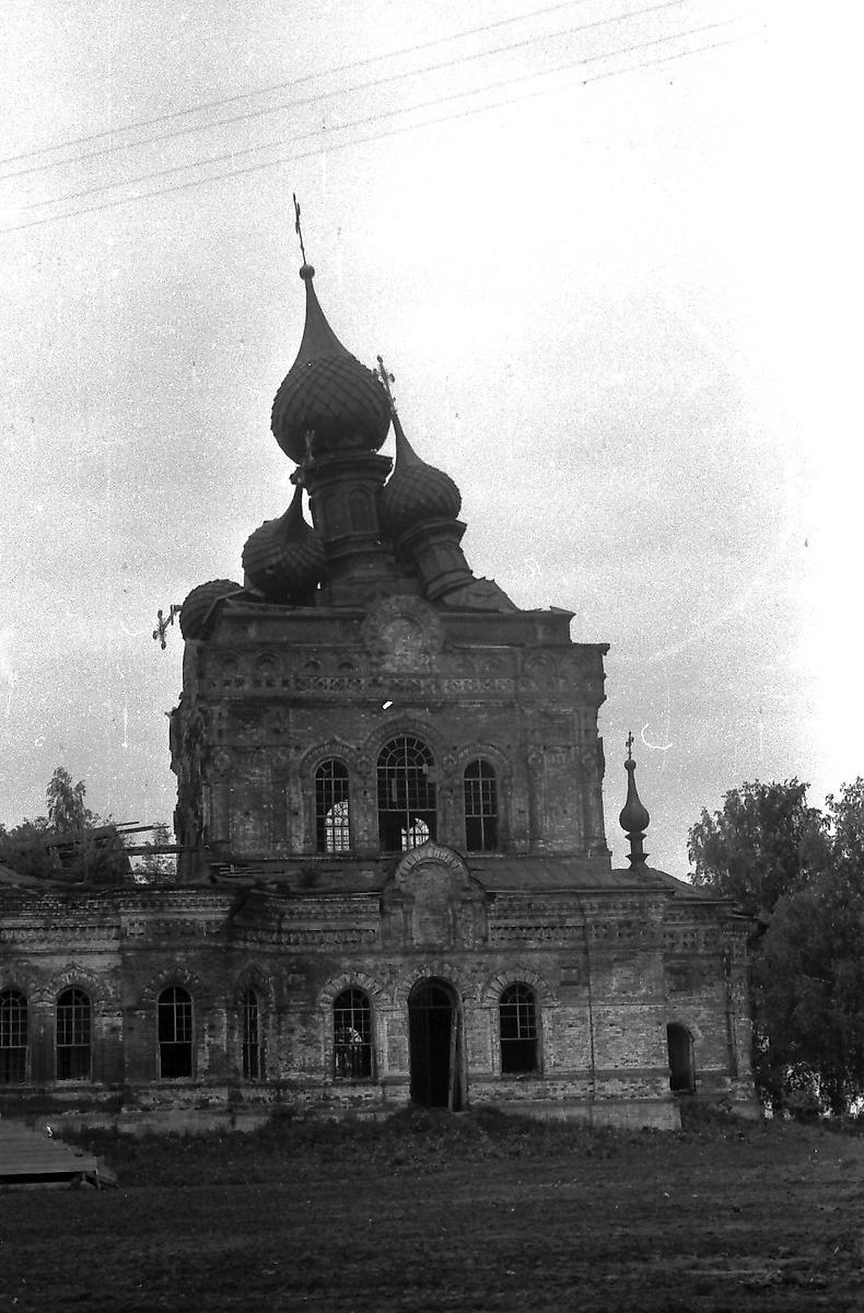 Съемка 1985 г., архитектурные детали. Церковь Троицы Живоначальной, Первомайское (Яранский район, Кировская область)