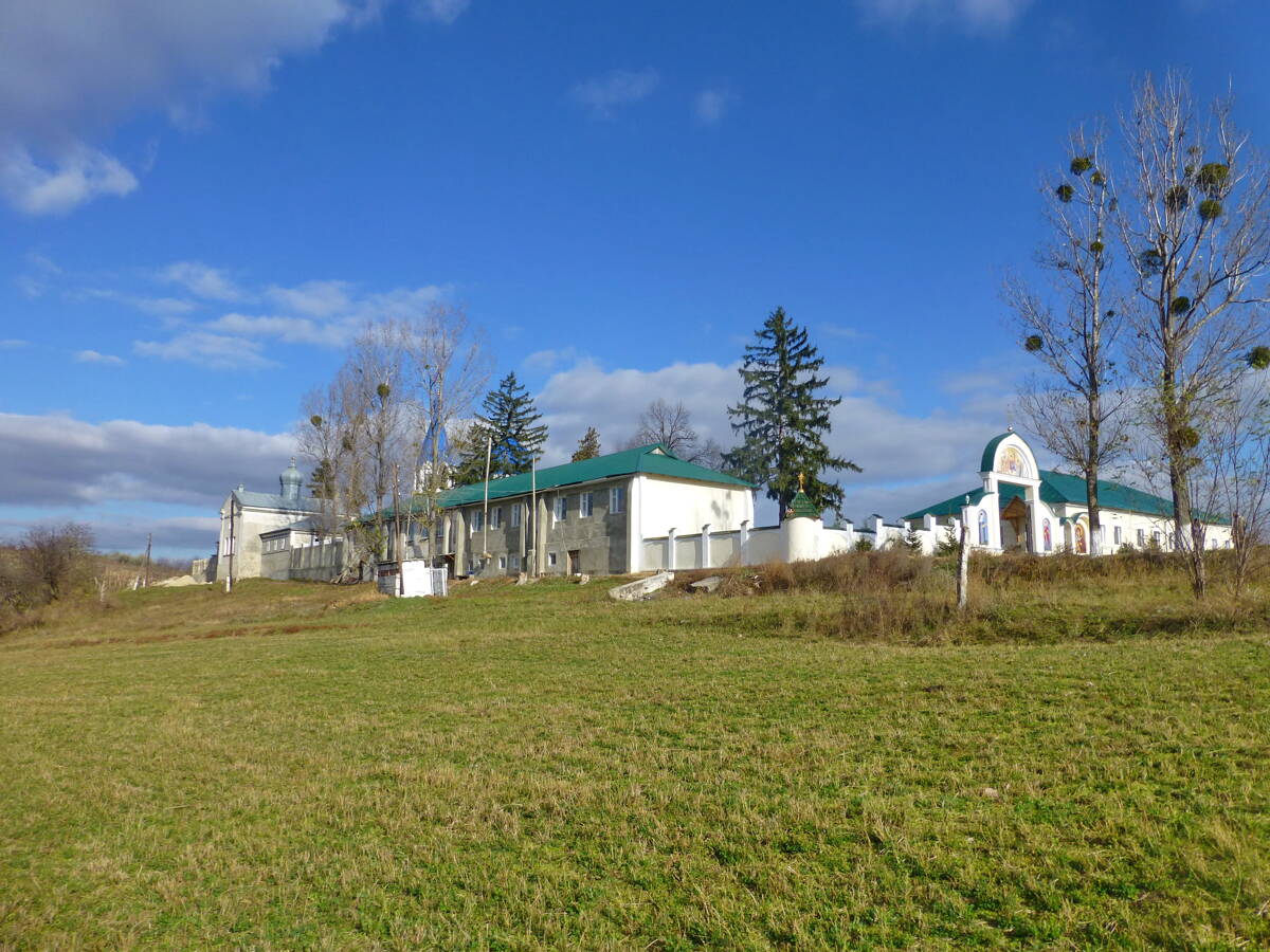 Фрумошский Троицкий монастырь, Фрумоаса (Каларашский район, Молдова). общий вид в ландшафте