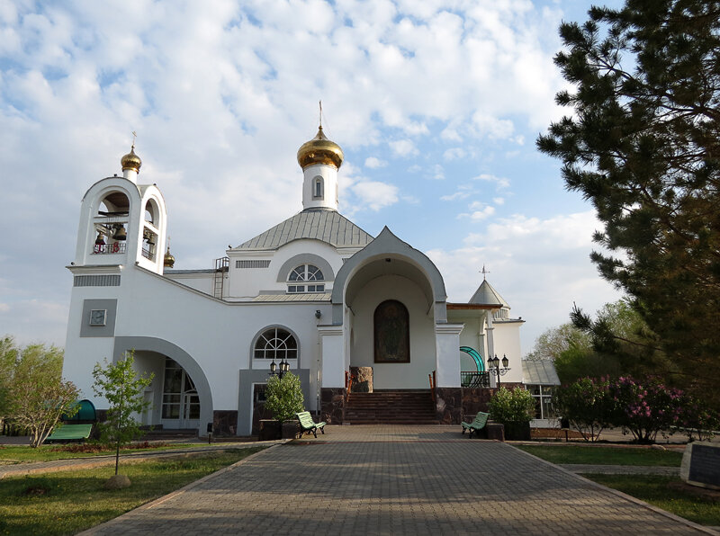 Церковь Андрея Первозванного, Жезказган (Улытауская область, Казахстан). общий вид в ландшафте