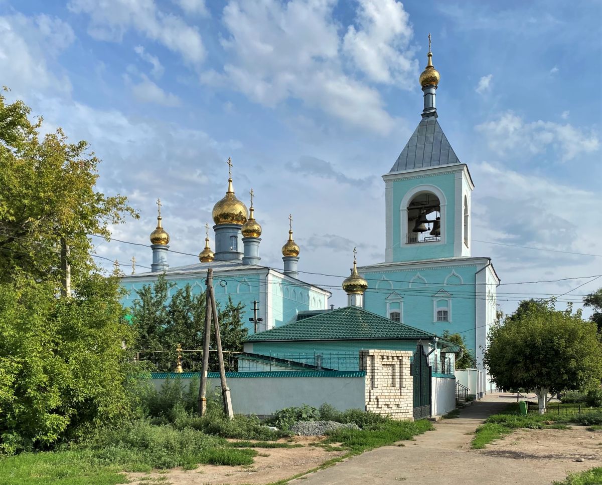 Уральск. Кафедральный собор Михаила Архангела. общий вид в ландшафте, Вид с севера