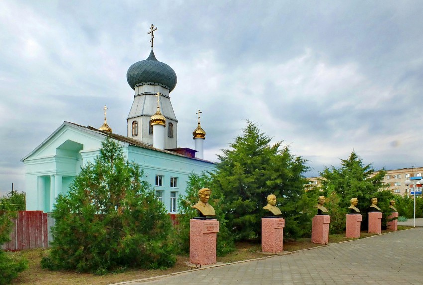 Суровикино. Церковь Михаила Архангела. общий вид в ландшафте