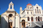 Кафедральный собор Мины великомученика, Вид с запада: слева - старый храм, справа - кафедральный собор<br>, Ираклион, Крит (Κρήτη), Греция
